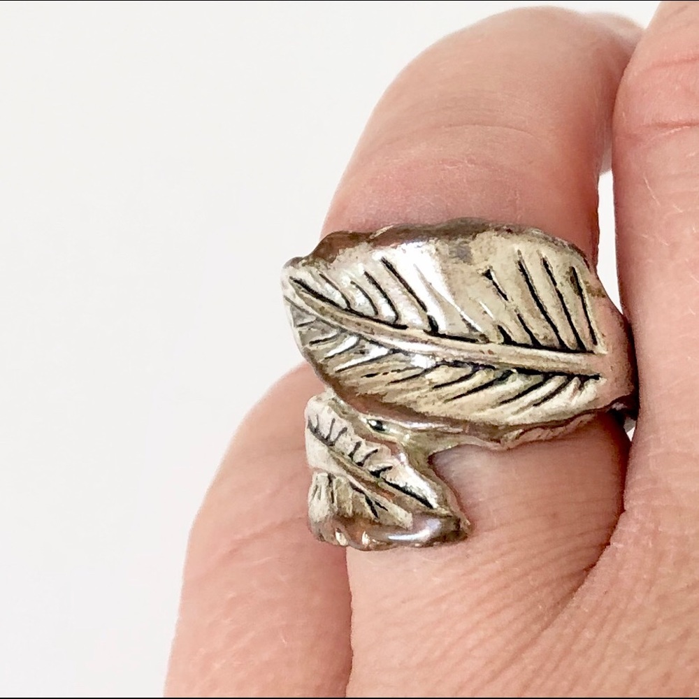 Rustic Leaf Wrap Ring 🍃 - Picture 3 of 5